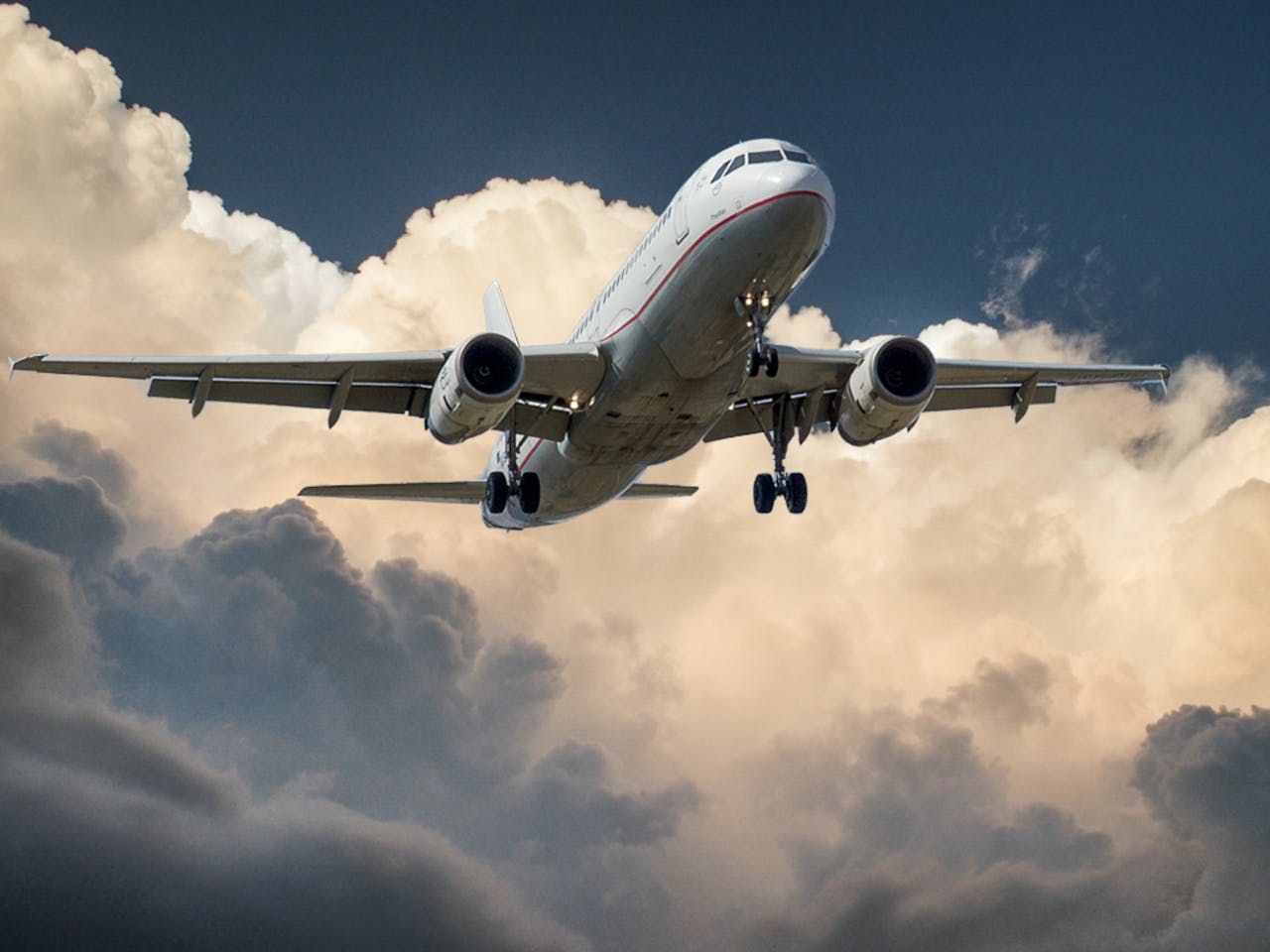 aircraft jet landing cloud 46148.jpeg